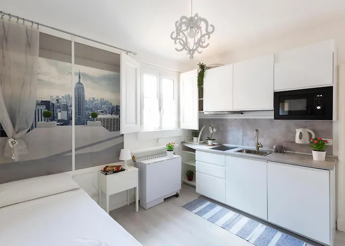 Commenda White Studio