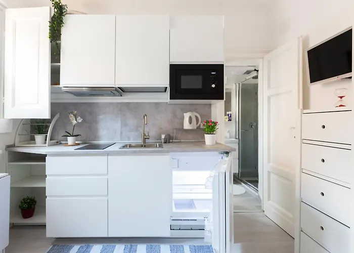 Commenda White Studio