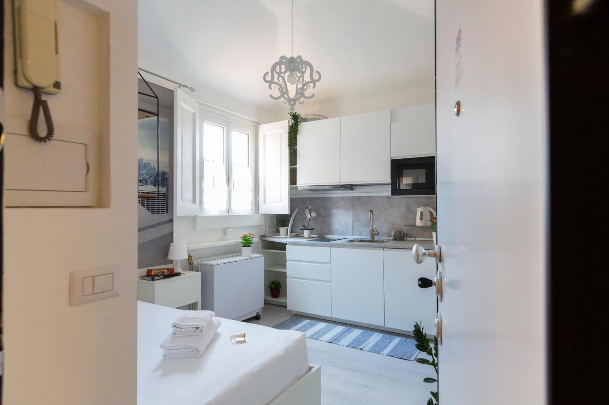 Apartment Commenda White Milan