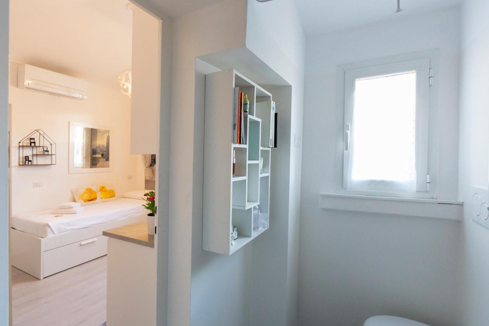 Commenda White Apartment Milan